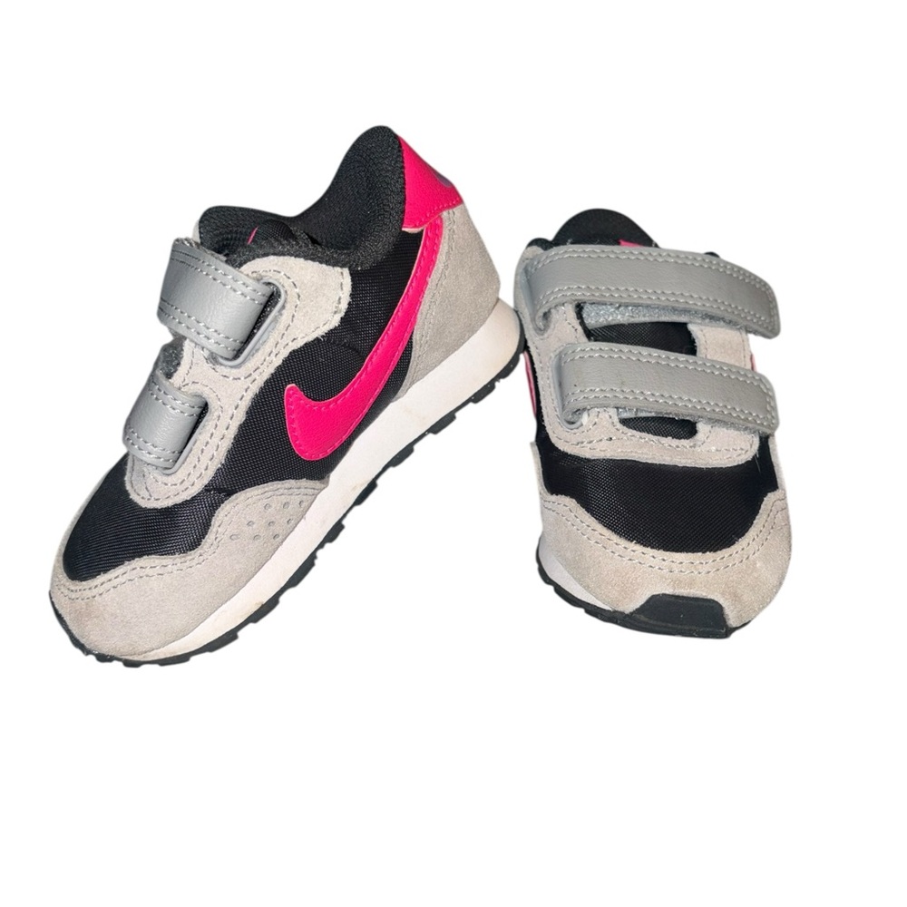 Nike little Kids' Black and Pink Sneakers